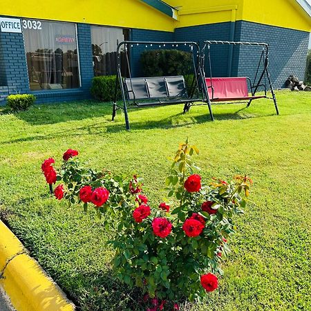 Travel Inn & Suites Emporia Exterior photo