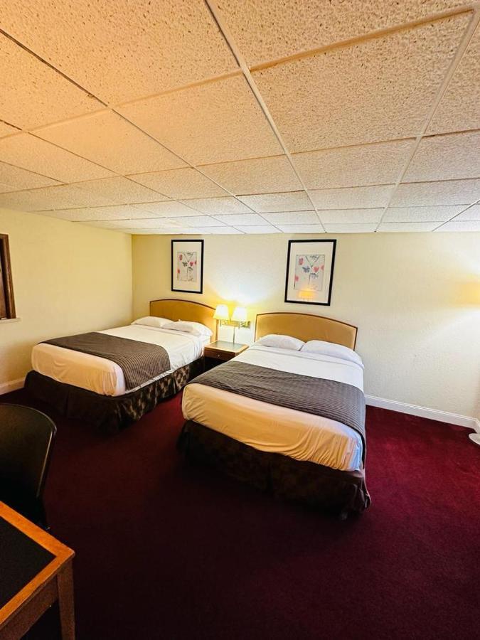 Travel Inn & Suites Emporia Exterior photo